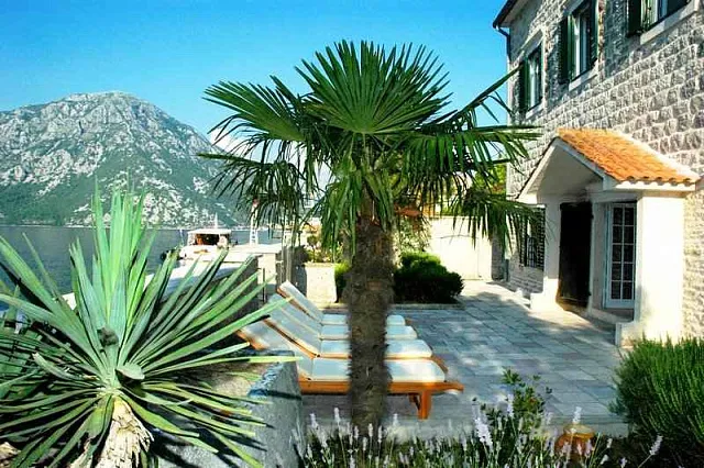 Villa in the bay on the first line — photo 18