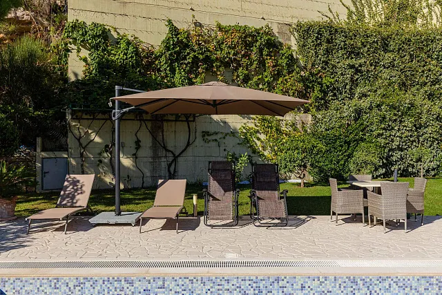 Elegance and serenity in a luxurious villa with natural views. — photo 16
