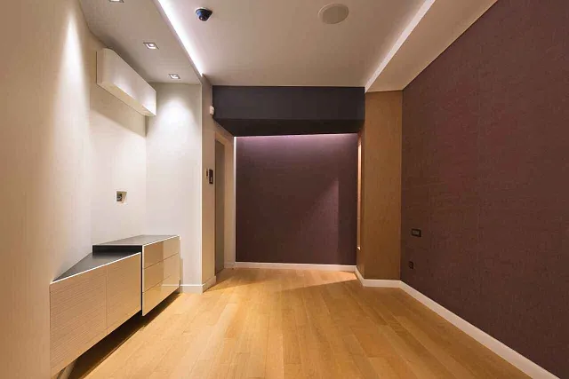 Luxurious two-bedroom apartment with designer interiors in the center of Budva — photo 6