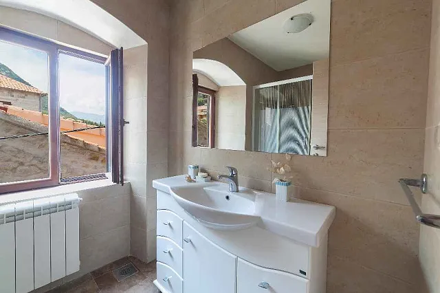 A furnished four-storey villa in Prcanj — photo 8