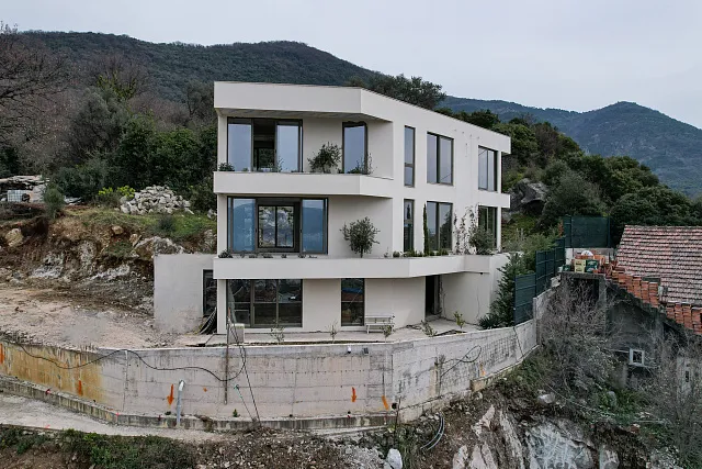 Luxury villa with panoramic views over Porto Montenegro — photo 4