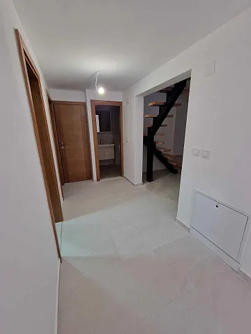 Maisonette-Wohnung mit drei Schlafzimmern in Igalo mit Meerblick — photo 8