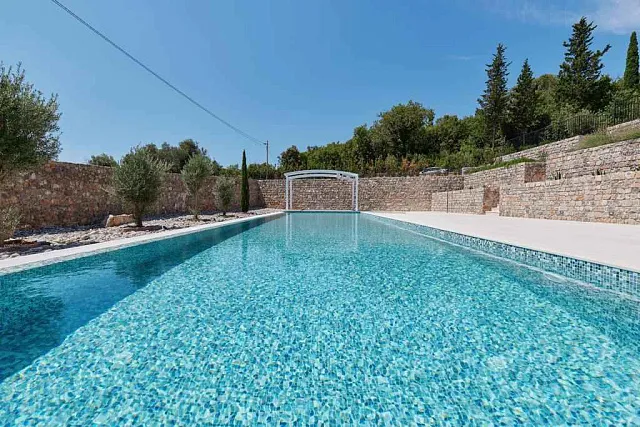 Luxury villa with pool and spectacular sea view — photo 15