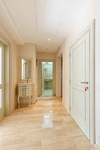Elegance and serenity in a luxurious villa with natural views. — photo 35