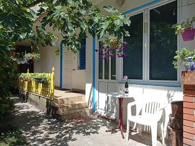 An apartment with own land in Mojdez