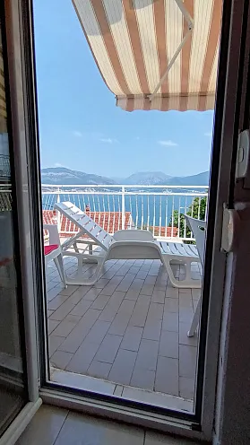 house 204 m² in Krašići with panoramic view — photo 2