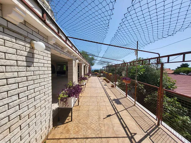Hotel with 16 apartments in Buljarica — photo 15