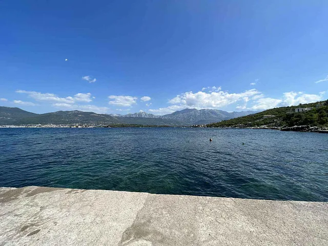Duplex apartment in a quiet location near the sea