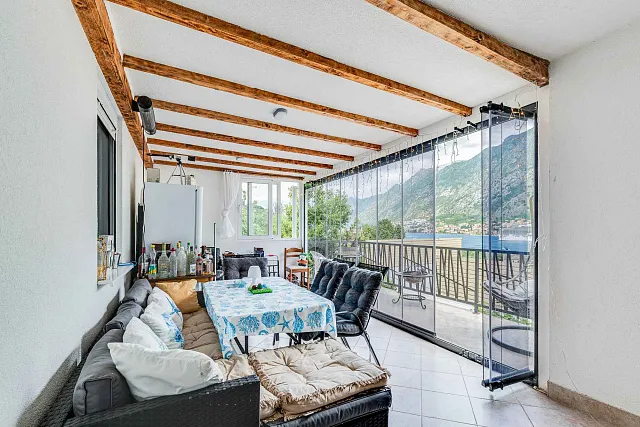 A renovated 4-bedroom, 120 m² house with views of Kotor Old Town
