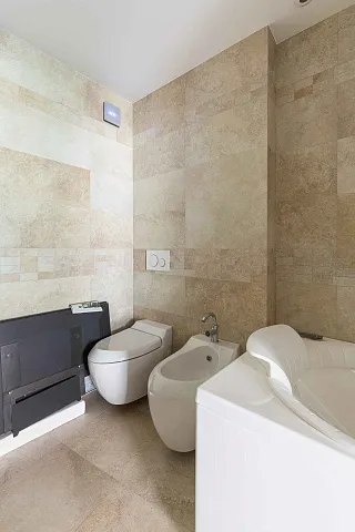 Luxurious One-Bedroom Apartment with Designer Interior — photo 7