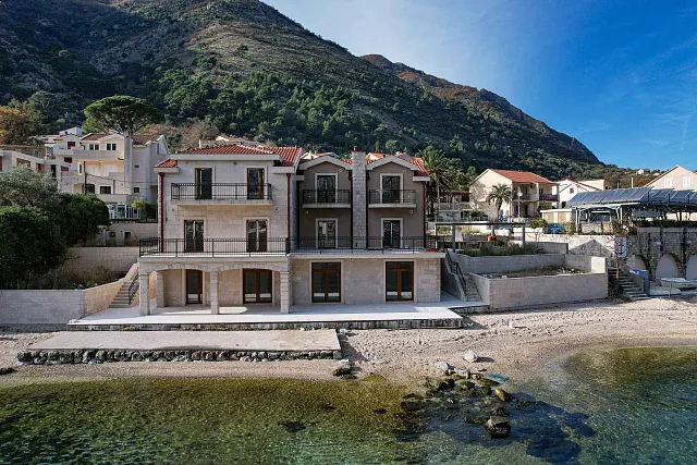A luxurious three-story villa on the first sea line in  Kotor — photo 69