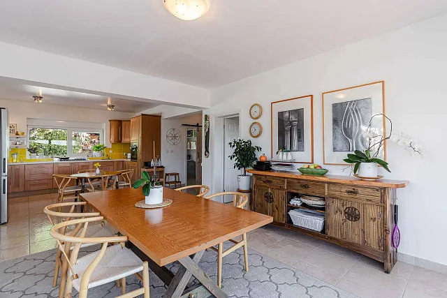 Family Home with Panoramic Nature Views — photo 14