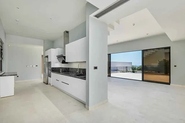 Luxury villa with pool and spectacular sea view — photo 7