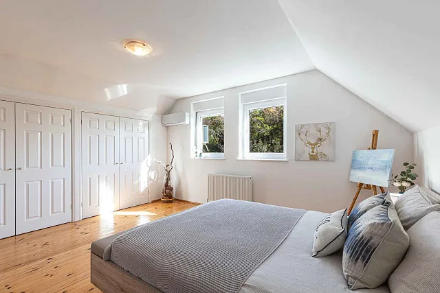 Family Home with Panoramic Nature Views — photo 46