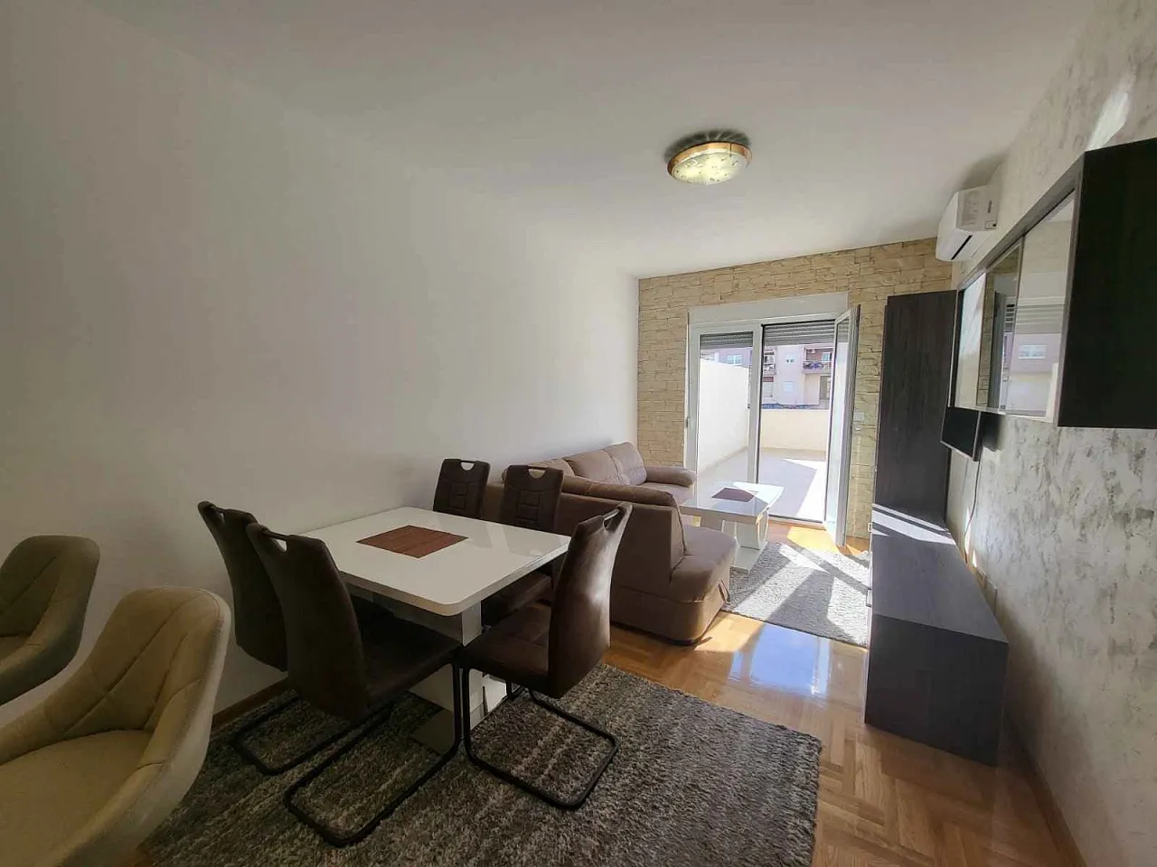 Apartment with spacious terrace in the center of Budva
