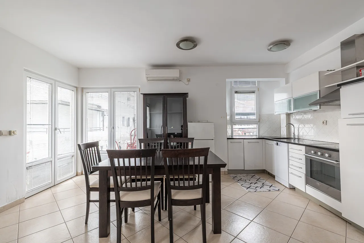 72 m² apartment in the center of Budva