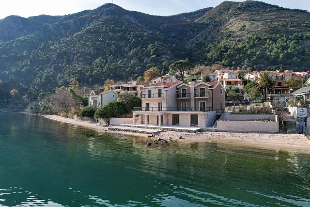 A luxurious three-story villa on the first sea line in  Kotor — photo 70