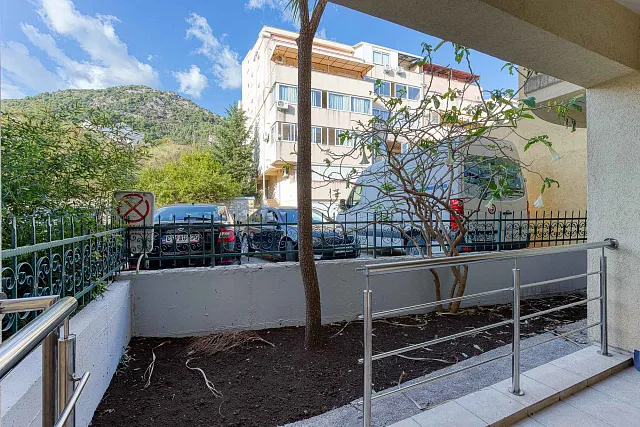FOR SALE: SPACIOUS, FULLY FURNISHED APARTMENT IN BUDVA WITH GARAGE — photo 26
