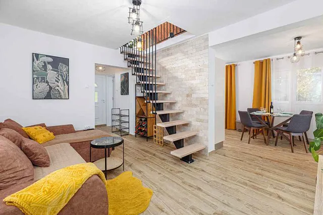 Green Area & Mountain Views: Your Dream Home — photo 4