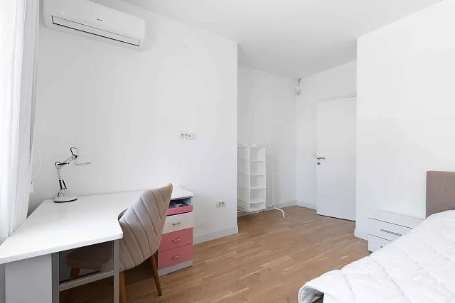 Spacious and Airy Apartment in the Heart of Budva — photo 28