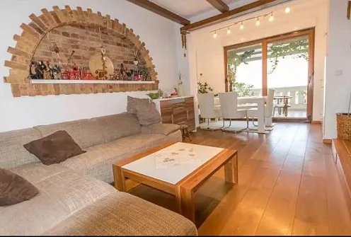 # 6851 Apartment with a yard in Savina, 160 m², Grakalica Brothers
