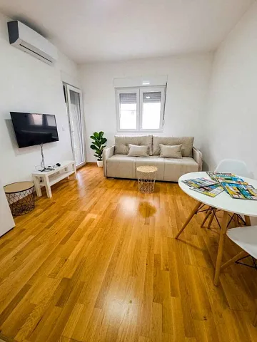 STUDIO WITH EXCELLENT POTENTIAL FOR LIVING AND INVESTMENT — photo 4