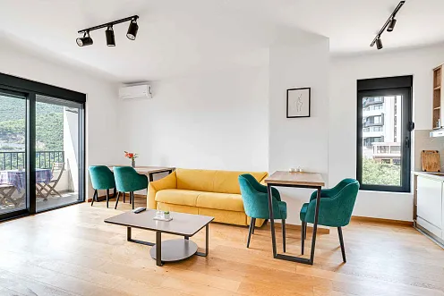 Furnished one bedroom apartment with a sea view and garage space in a new building — photo 3