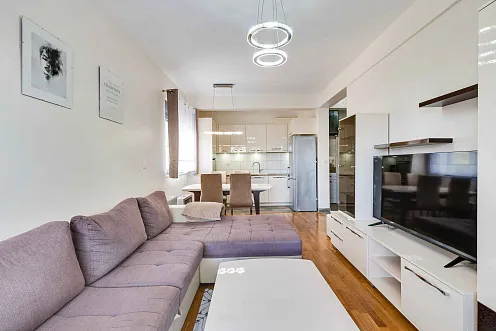 Modern One-Bedroom Apartment with Large Terrace and Garage in Bečići — photo 2