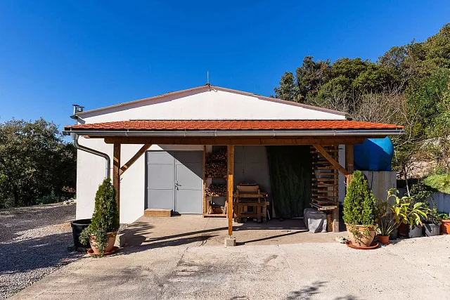 Family Home with Panoramic Nature Views — photo 8