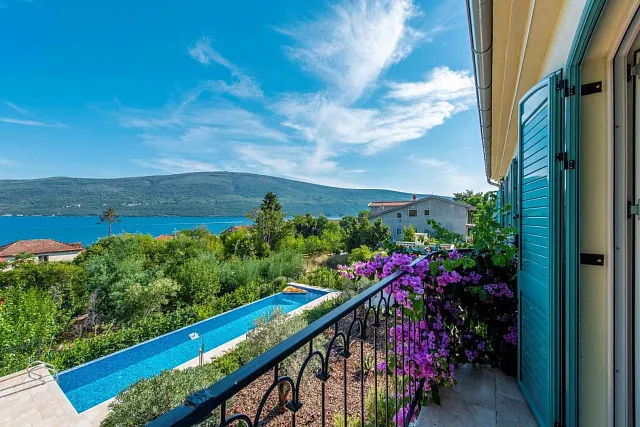 Luxurious Sea-View Villa in Baosici, Herceg Novi — photo 13