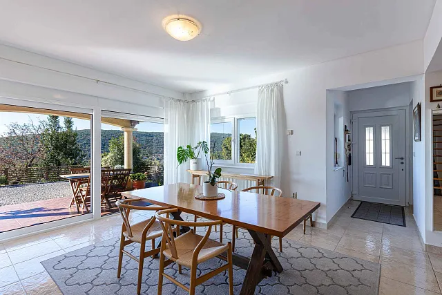 Family Home with Panoramic Nature Views — photo 60