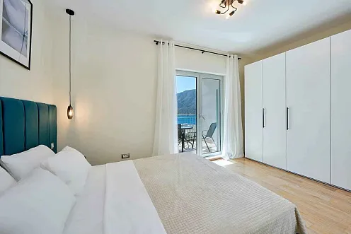 Two-room apartment in Dobrota — photo 2