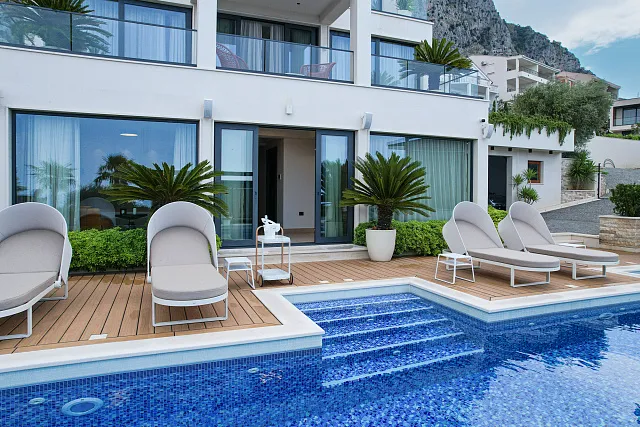 Exclusive Villa in Blizikuće, near Sveti Stefan — photo 48