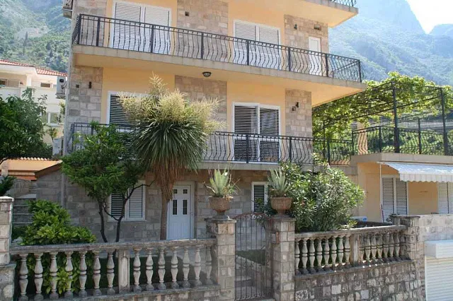 1972 Kotor Dobrota villa 8r 400m2 — photo 2