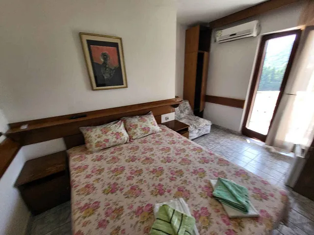 Hotel with 16 apartments in Buljarica — photo 18