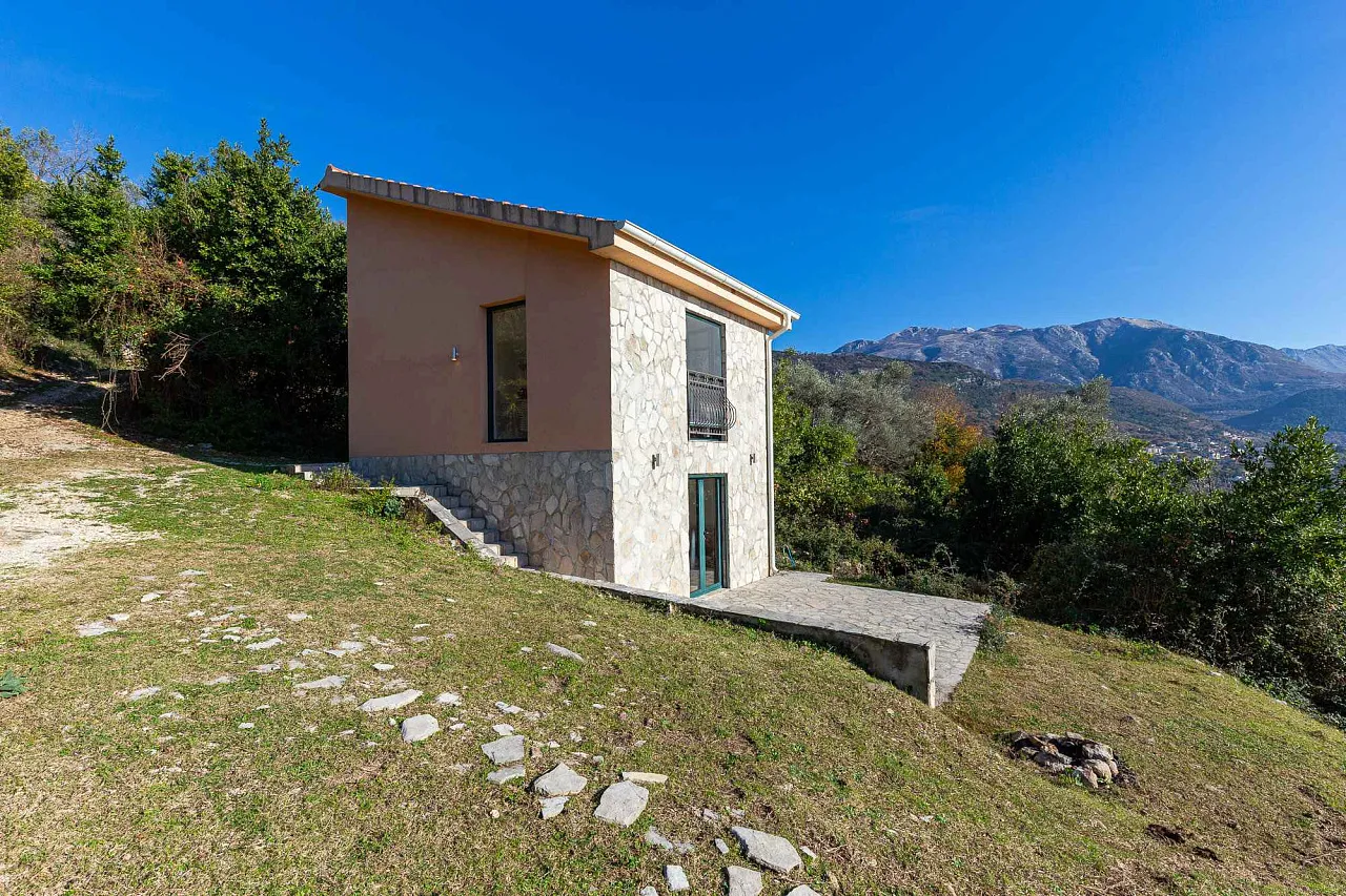 57 m² house with one bedroom, two floors, and a beautiful plot with sea views in Mrčevac.