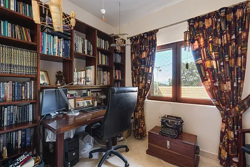 Exclusive Modern House with Authentic Character, Wine Cellar and Panoramic Views