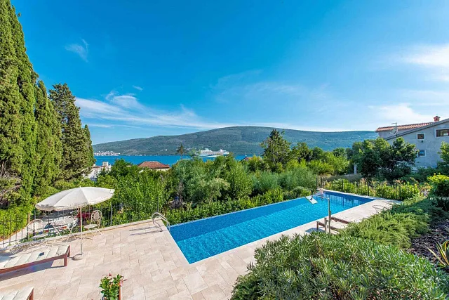 Luxurious Sea-View Villa in Baosici, Herceg Novi — photo 12