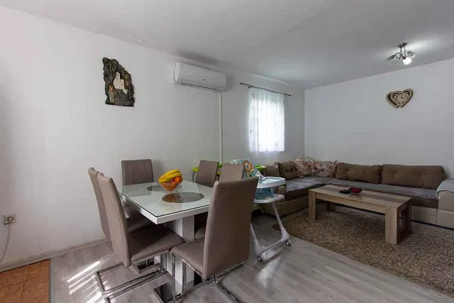 Three-story furnished house in Sutomore — photo 4