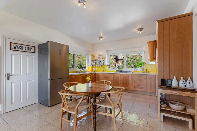 Family Home with Panoramic Nature Views — photo 63