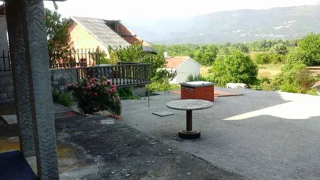 Unfinished house in the quiet area of Kotor — photo 7