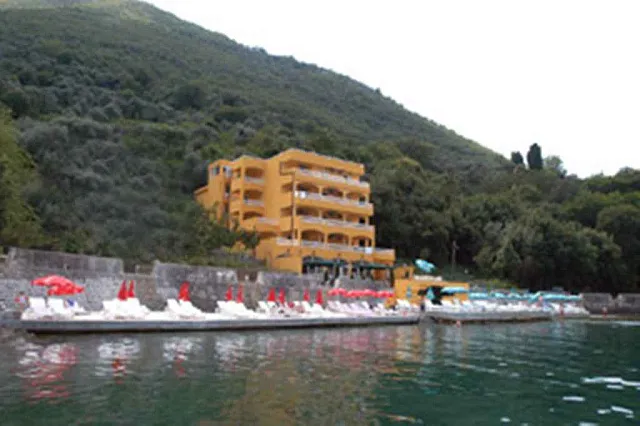 Hotel on the front line in Stoliv — photo 9