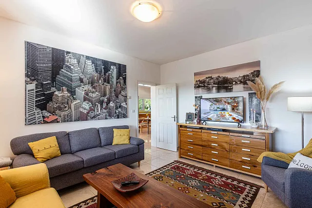 Family Home with Panoramic Nature Views — photo 65