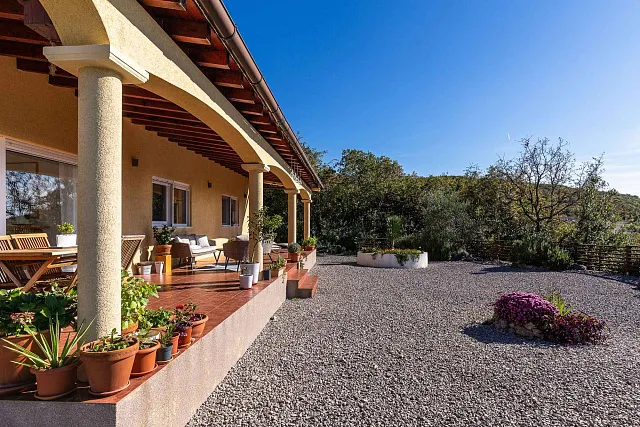 Family Home with Panoramic Nature Views — photo 57