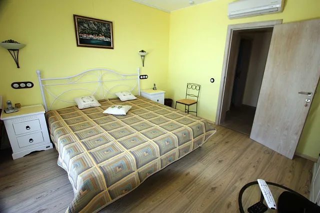 Front line villa — photo 11
