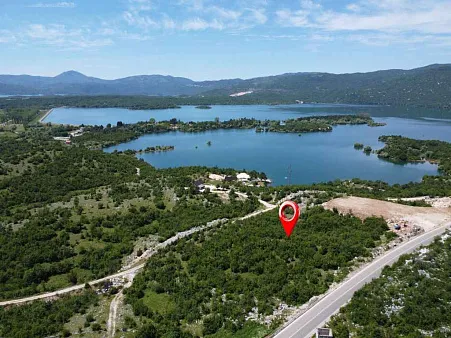 53800 m² urbanized land plot with a high construction coefficient of 1.2, located in Nikšić, northern Montenegro. The property is ideally suited for residential, commercial, or tourism investment projects