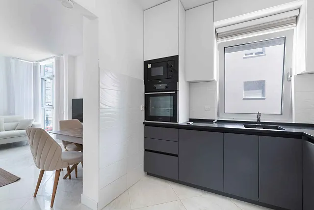 Spacious and Airy Apartment in the Heart of Budva — photo 13