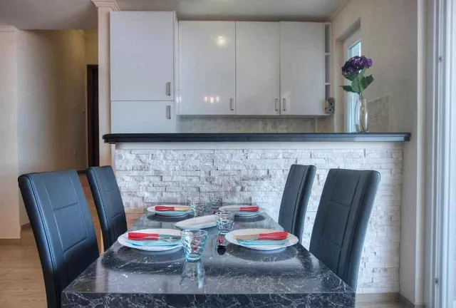 Spacious one-bedroom apartment in Budva with sea view — photo 6