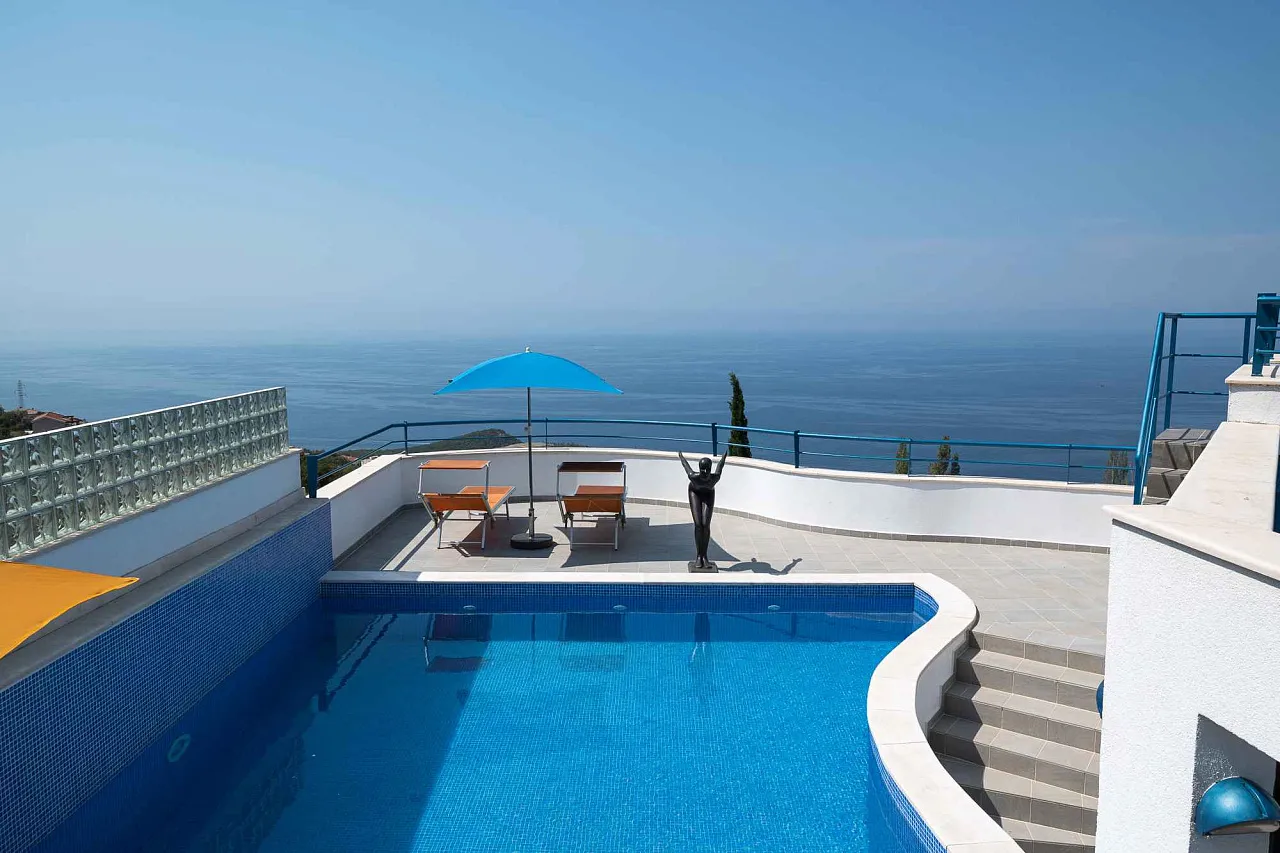 Luxury Investment Villa in Blizikuće – 3 Apartments, Pool & 120 m² Roof Terraces