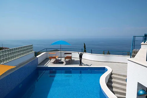 Luxury Investment Villa in Blizikuće – 3 Apartments, Pool & 120 m² Roof Terraces
